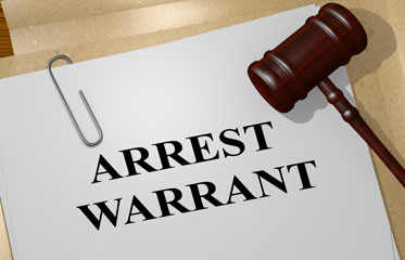 Arrest warrant document and gavel—Legal steps to handle a bench warrant in Alabama.